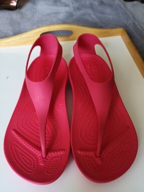 New Without Tags Women's Size 8 Pink Slip-on Sandal Crocs Never-used Condition